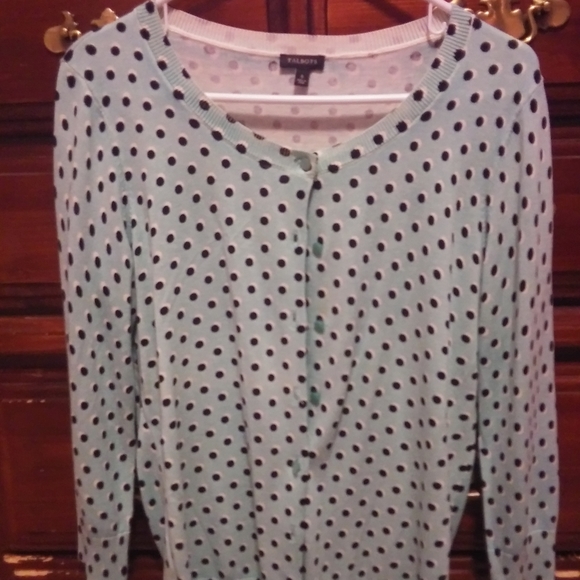 4 Cardigans - Picture 2 of 8